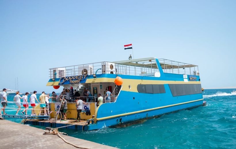 Paradise Catamaran Conquest: 2-Hour Half-Submarine & Snorkeling Adventure